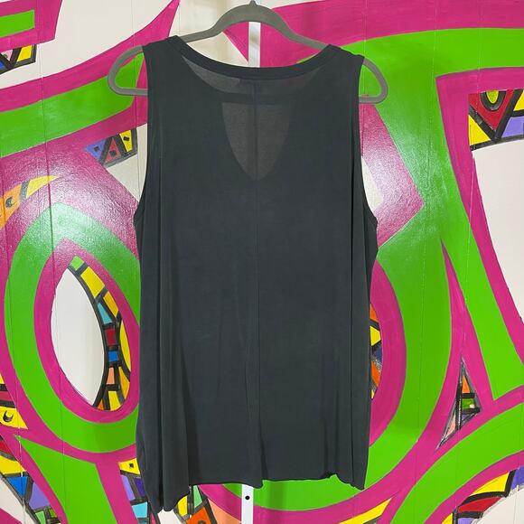 She + Sky, Tank Top with Knot Detail. Size 2XL. Good used condition! - Picture 7 of 7